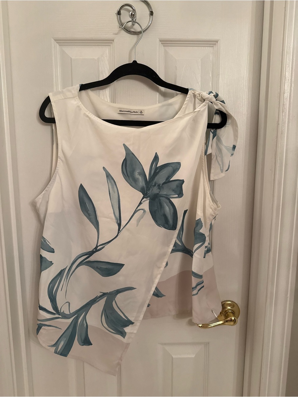 Abercrombie & Fitch white top with Blue Floral Print